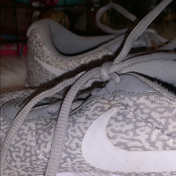 Nike shoes - Picture 2 of 3
